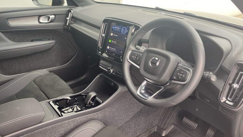 Volvo XC40 2.0 B3P Plus Dark 5dr Auto Petrol Estate